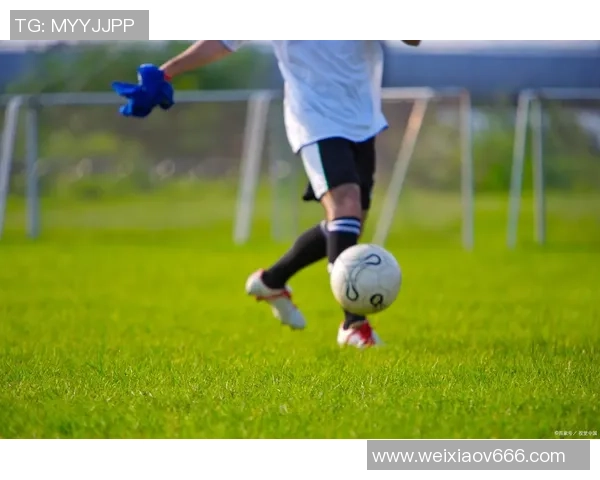 追逐梦想的脚步在绿茵场上放飞足球的激情与希望